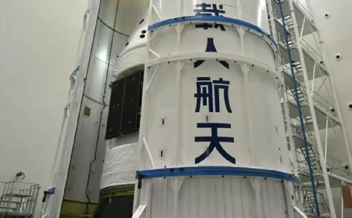 神舟十八号载人飞船与空间站组合体完成自主快速交会对接