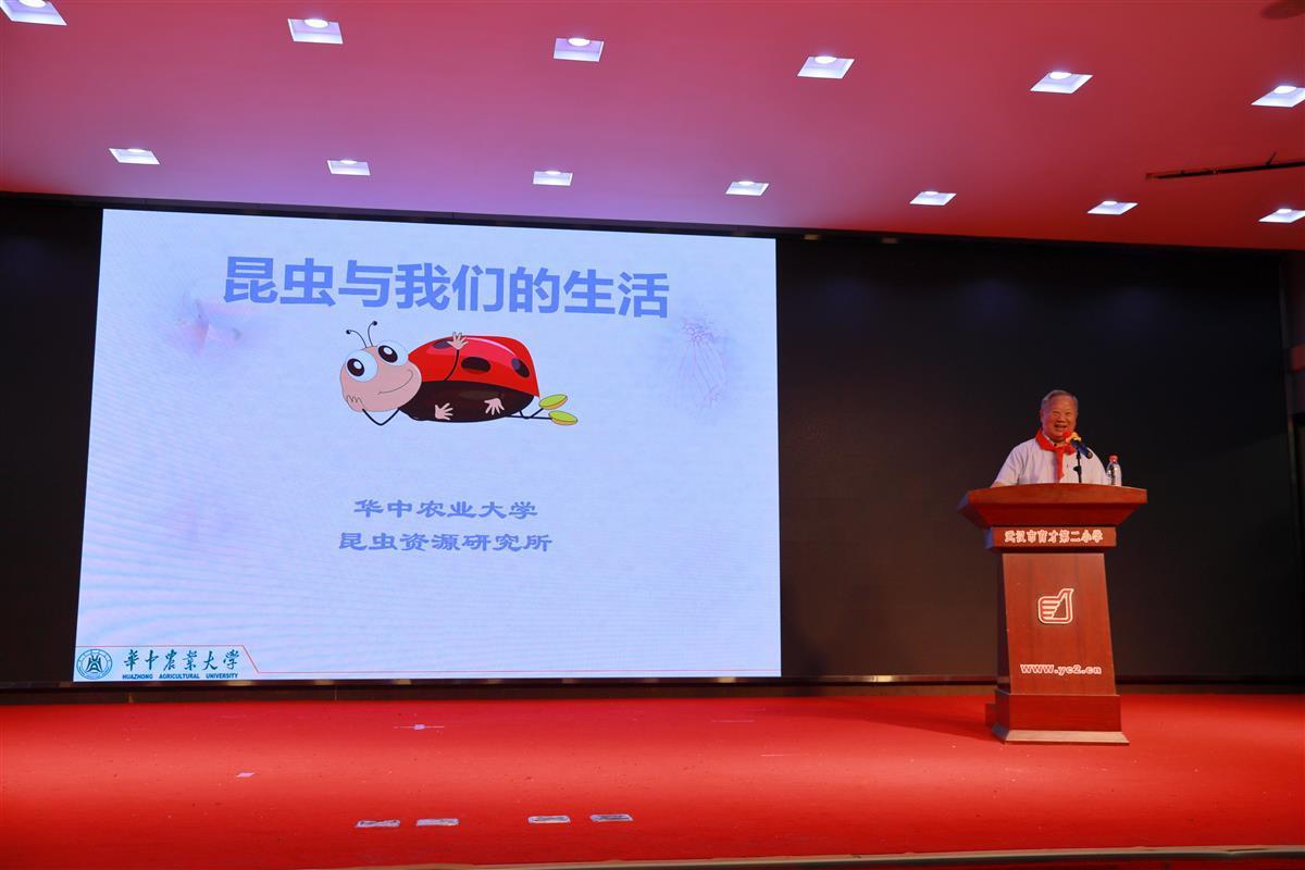 立足“课程科普”，走进自然和生活