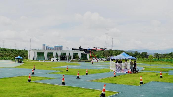 低空经济“飞”到百姓身边