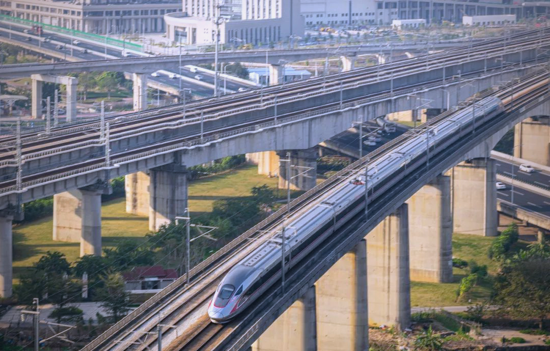 中国高铁领跑优势持续扩大