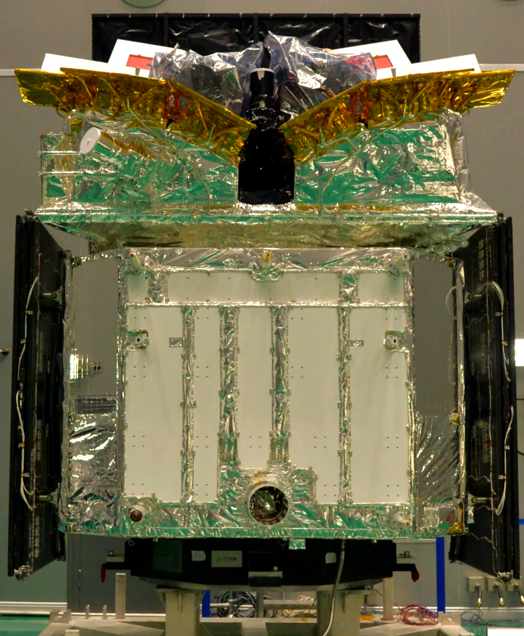 月球背面月壳磁场弱土壤磁性强之谜揭开