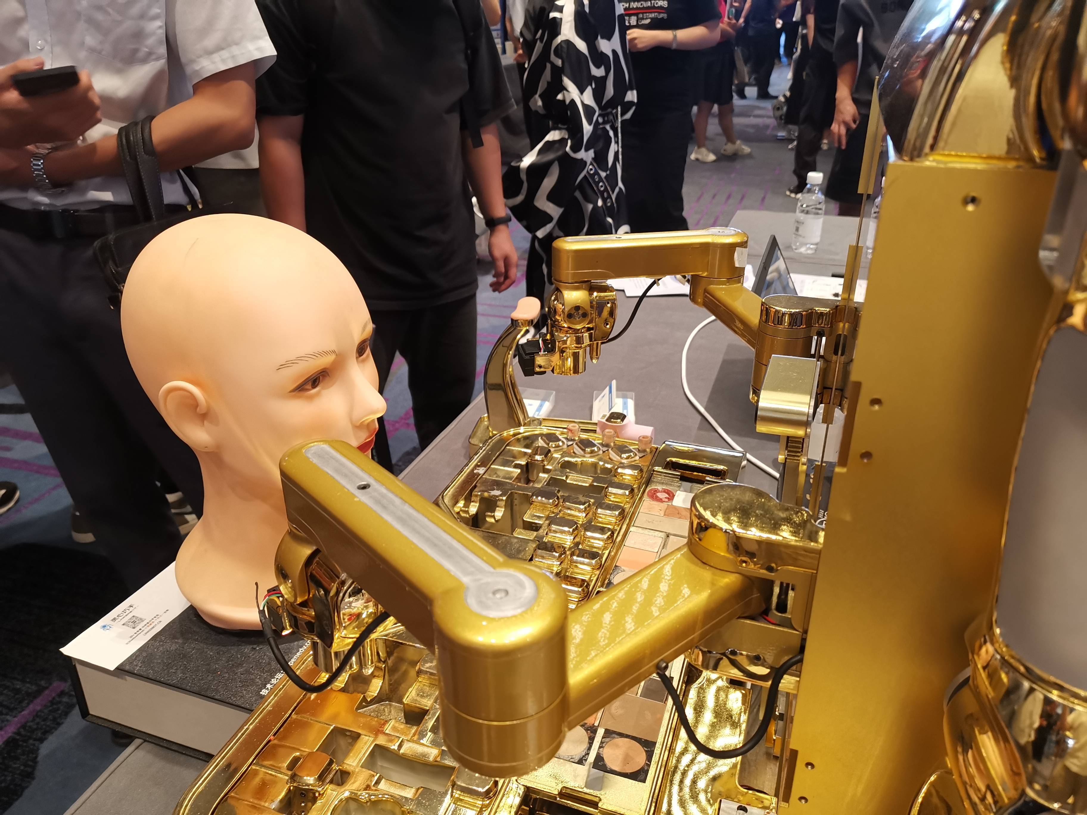 来北京,见证一场机器人的“狂欢”