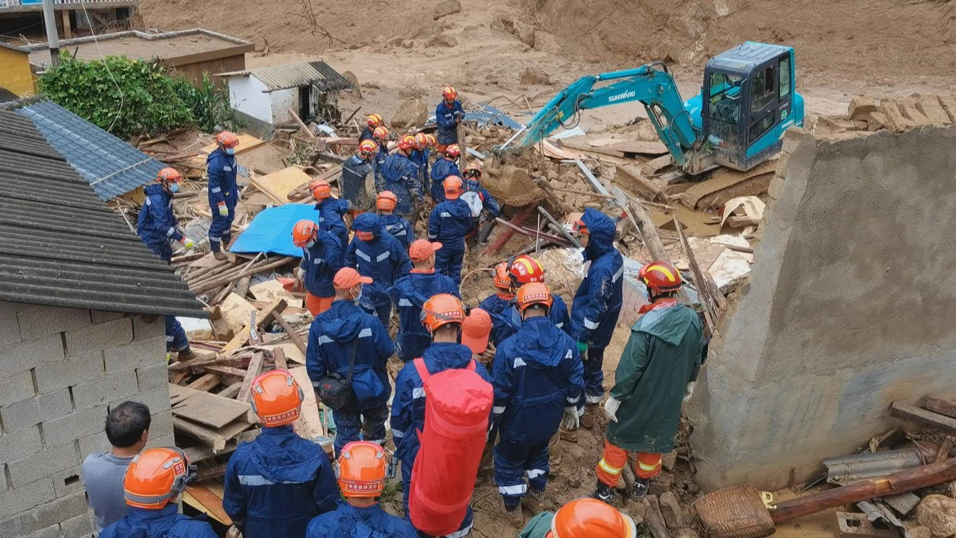 泥石流灾害后群众转移安置 他们替全村“守家”